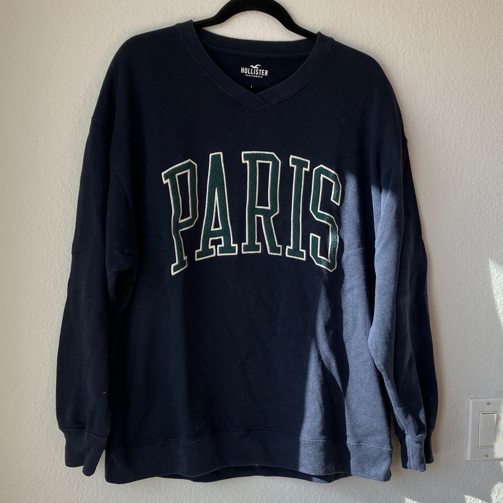 Hollister Men's V-Neck Sweater in Navy with Paris Graphic